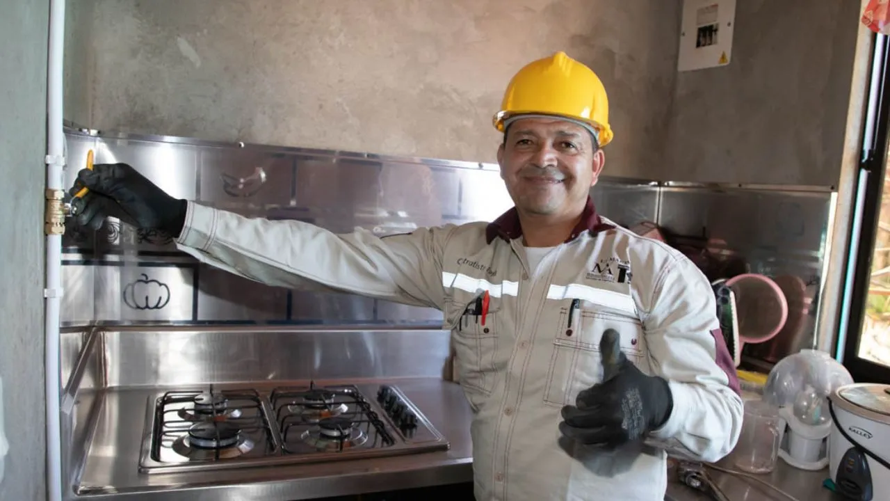 ¡Medellín avanza en equidad! Más de 5.600 hogares vulnerables ya tienen acceso al servicio de gas natural