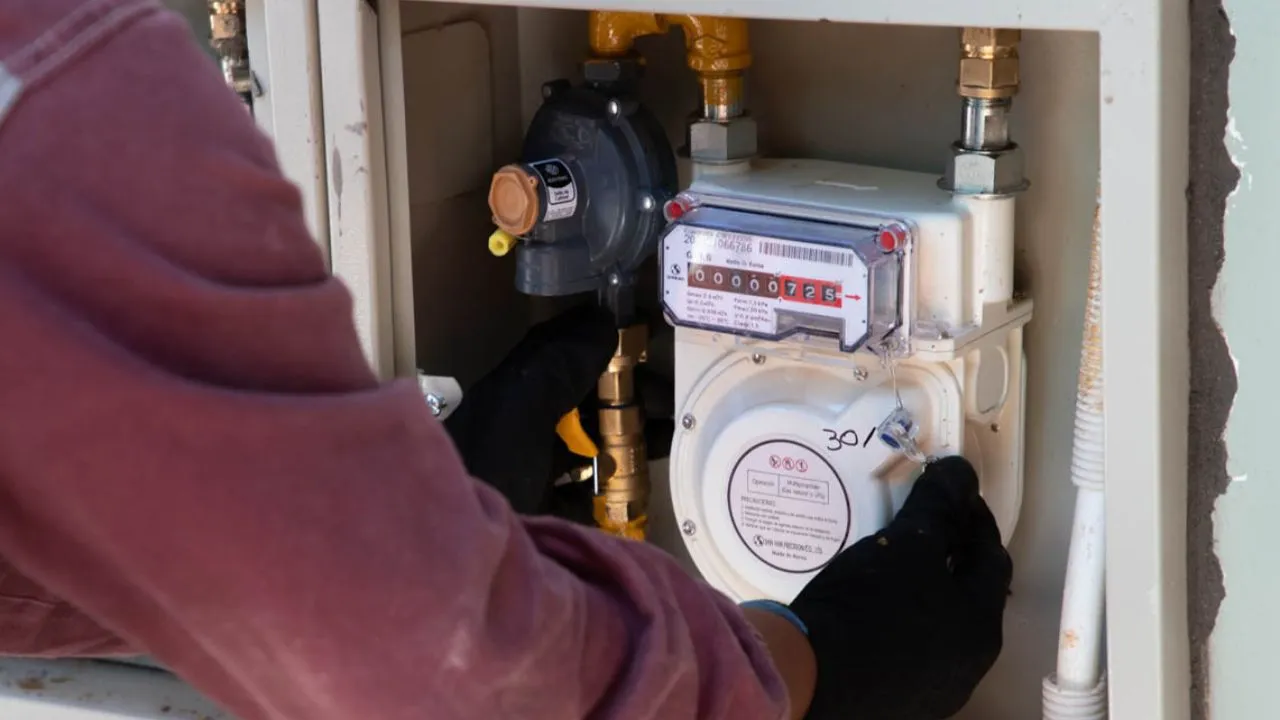 ¡Medellín avanza en equidad! Más de 5.600 hogares vulnerables ya tienen acceso al servicio de gas natural