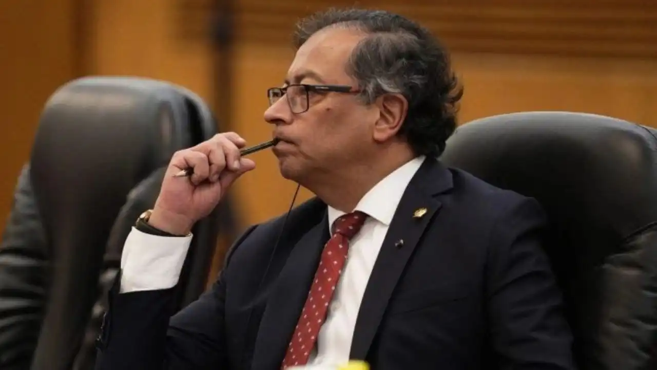 Petro denunciado por presunto desacato a orden judicial de disculpa pública a exgerente de Coosalud