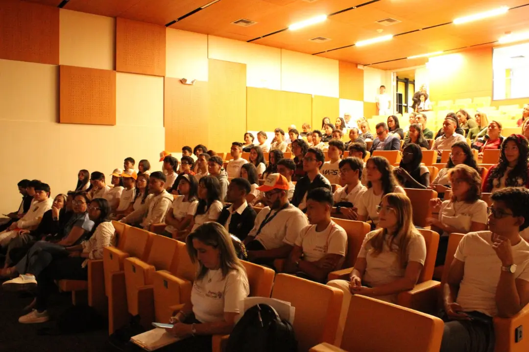Más jóvenes de Medellín se forman en tecnología para transformar su futuro