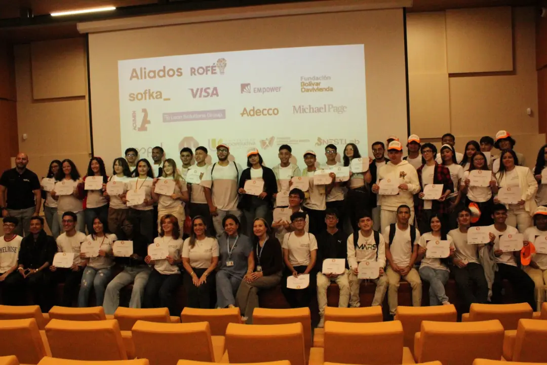Más jóvenes de Medellín se forman en tecnología para transformar su futuro