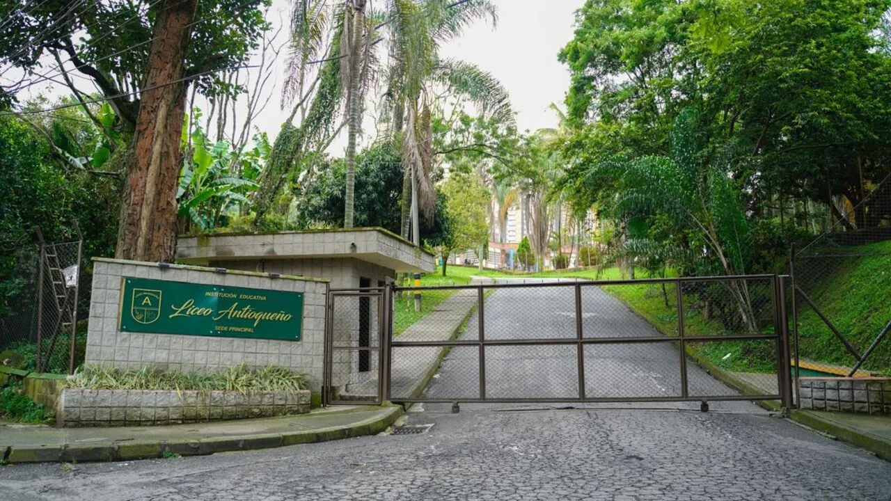 Liceo Antioqueño se pronuncia y convoca a velatón tras la tragedia que cobró la vida de 17 egresados