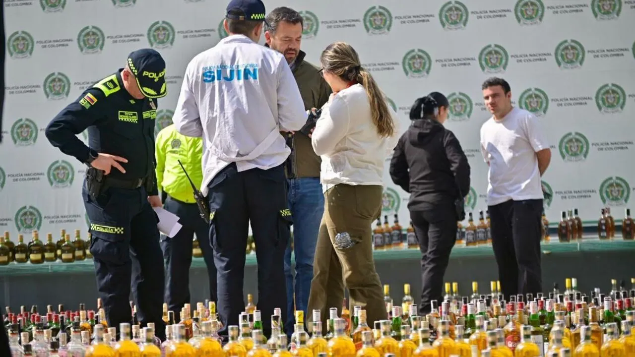 ¡Cae mega fábrica de licor adulterado en Bogotá! Incautan más de 4.000 botellas listas para su comercialización