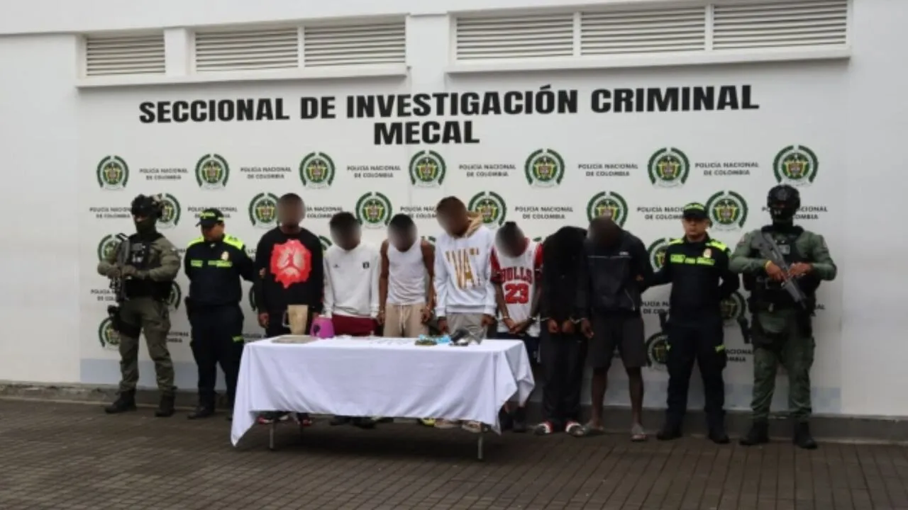 ¡Desarticulan a ‘Los LS’! Ocho capturados por homicidio, tráfico de drogas y desplazamiento en Cali
