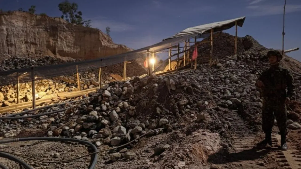 ¡Golpe al bolsillo del Clan del Golfo! Autoridades destruyen 15 unidades de minería ilegal en el Bajo Cauca antioqueño