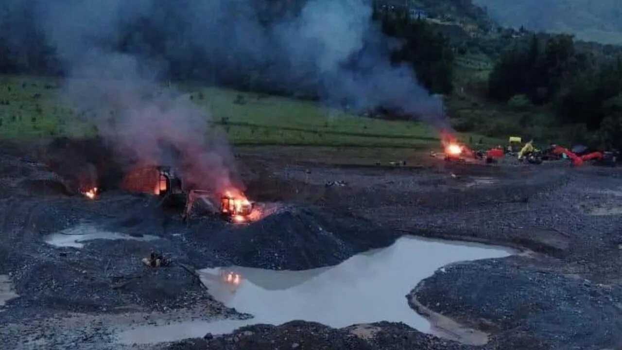 Combate entre Ejército y Clan del Golfo sacude Urrao durante operativo contra minería ilegal