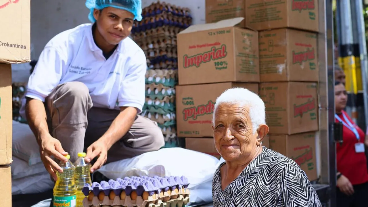 ¡Medellín refuerza su lucha contra el hambre! Más de 29.000 hogares recibieron paquetes alimentarios durante el año