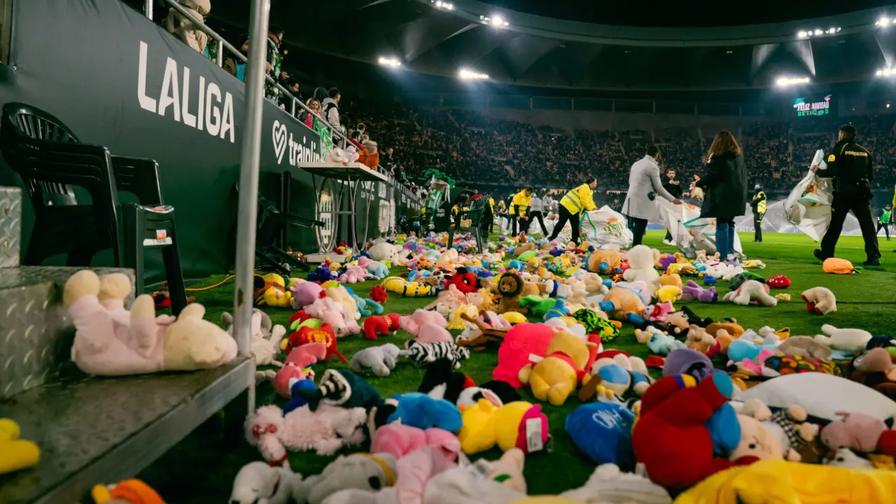 ¡Lluvia de peluches! Las más impresionante y bella campaña de navidad, un éxito que se puede copiar