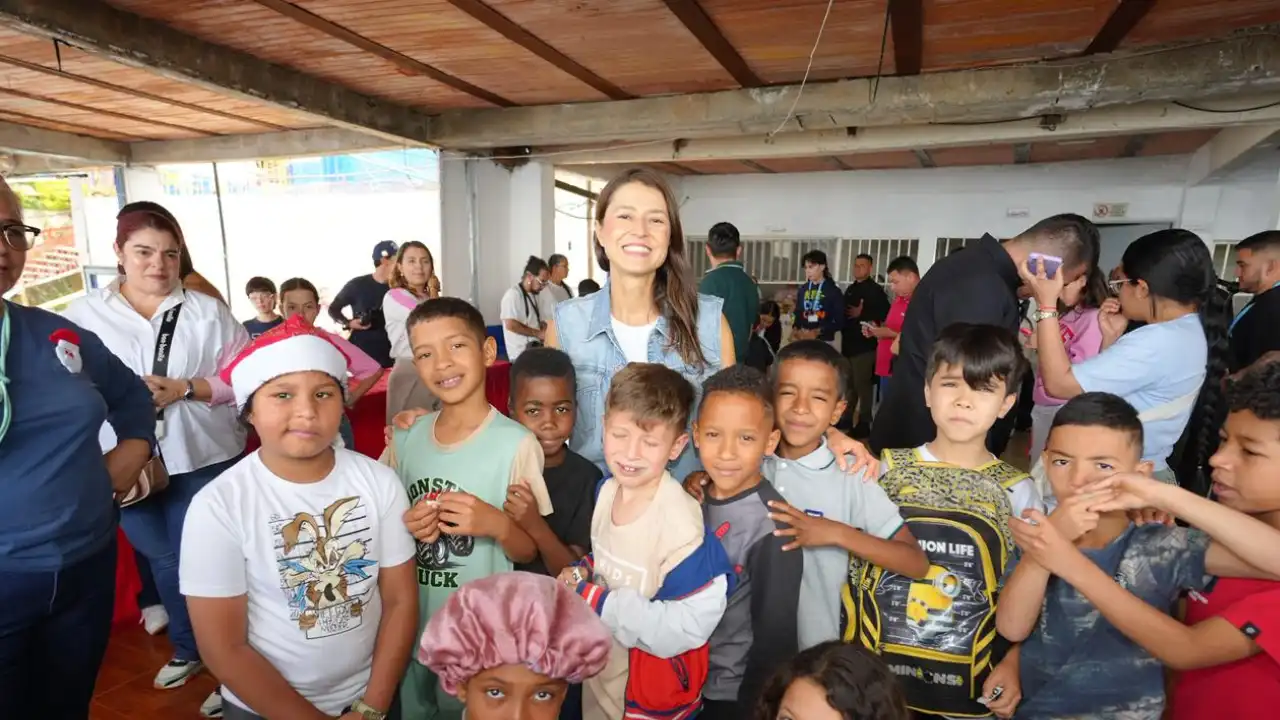 'Tejiendo Hogares con Amor' benefició a niños y adultos mayores durante Navidad en Medellín