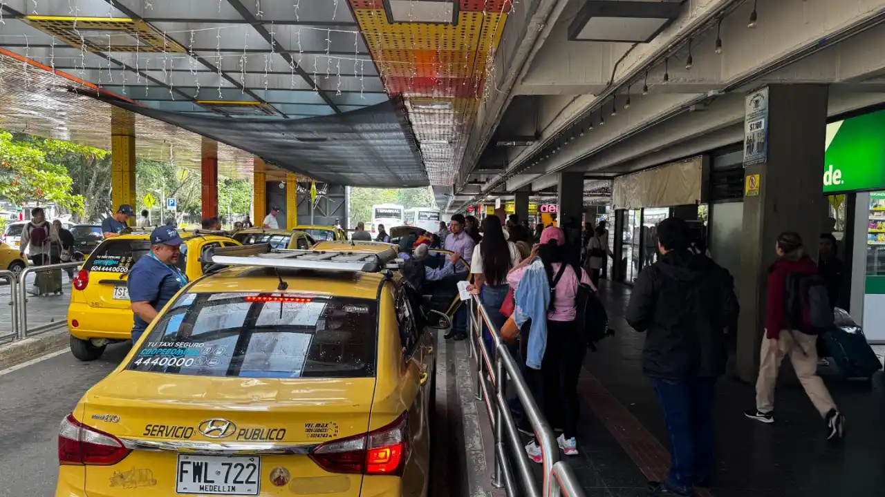 Nuevo proyecto piloto de acopio de taxis organiza abordaje en la Terminal del Norte