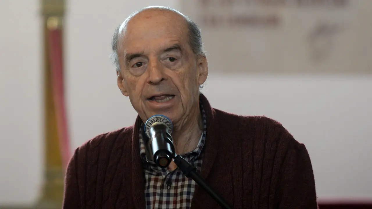 Fiscalía acusa a Álvaro Leyva por presunto prevaricato en licitación de pasaportes