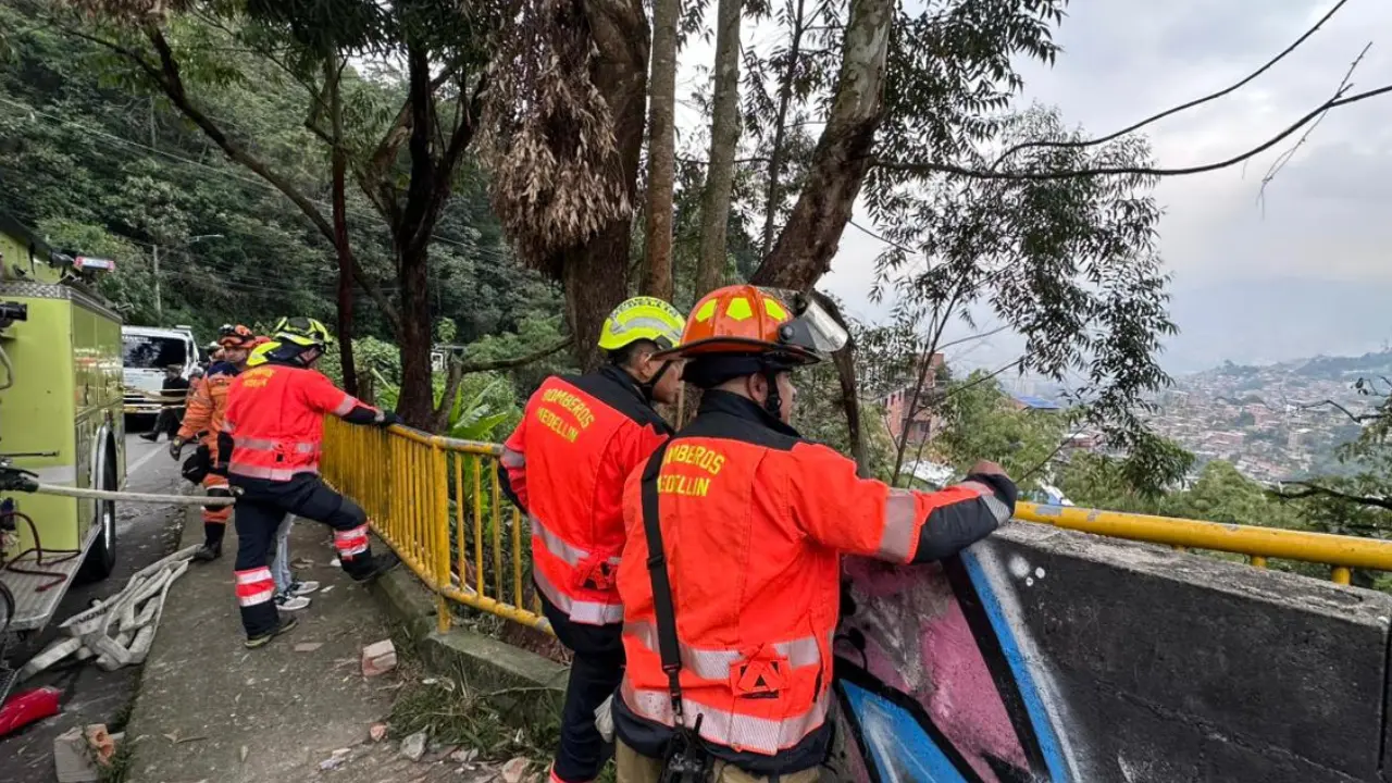 ¡Autoridades entregan balance! Bus que se precipitó al vacío en Santa Elena dejó 12 heridos