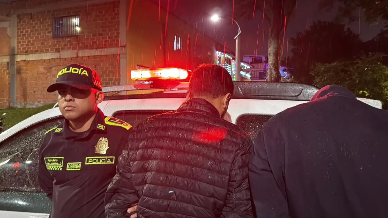 El tumbe les duró minutos: robaron cadenas de oro en El Poblado y terminaron perseguidos y capturados