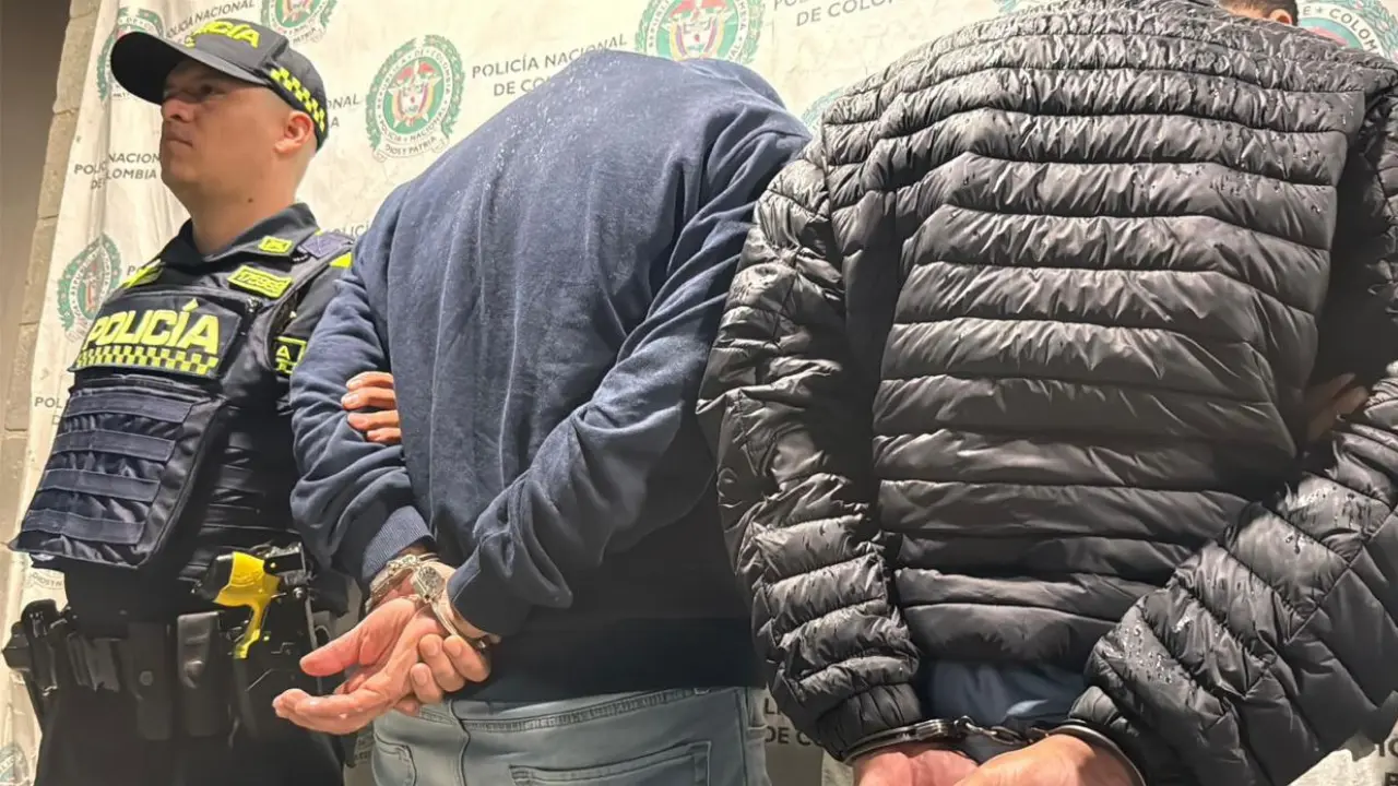 El tumbe les duró minutos: robaron cadenas de oro en El Poblado y terminaron perseguidos y capturados