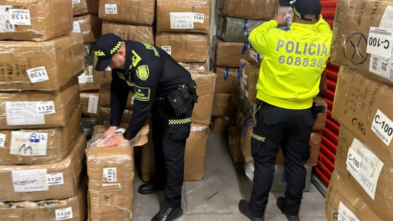 Desmantelaron una bodega en Barrio Colombia con más de 6 mil pares de calzado de contrabando
