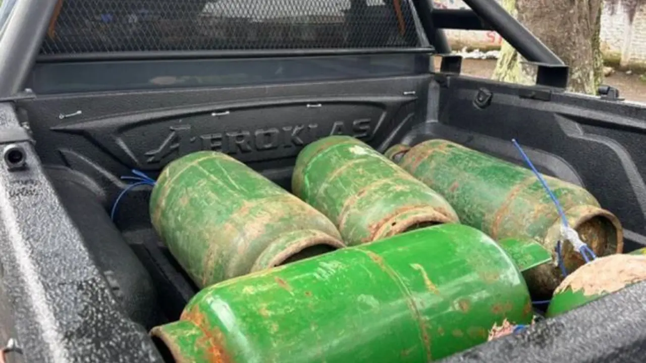 ¡Frustran atentado! Desactivan carga explosiva de una camioneta al frente de la estación Sur de Policía en Popayán