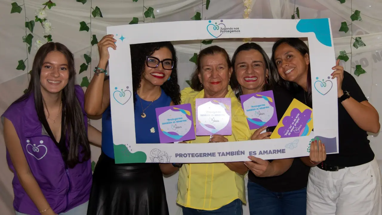 Con arte y juego, docentes de Medellín fortalecen emociones y autocuidado