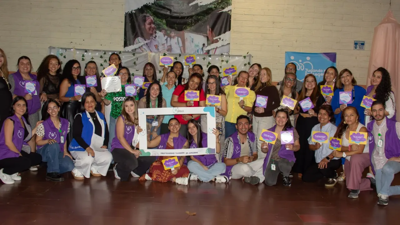 Con arte y juego, docentes de Medellín fortalecen emociones y autocuidado