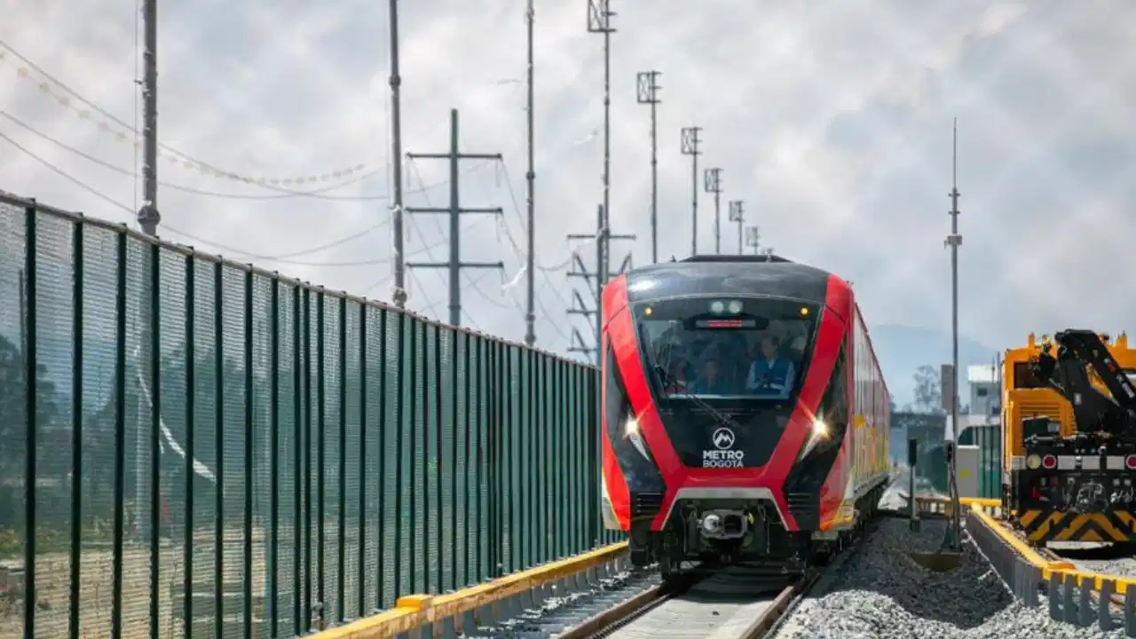 Metro de Bogotá por fin rodó: histórico primer recorrido del tren marcó esta Navidad