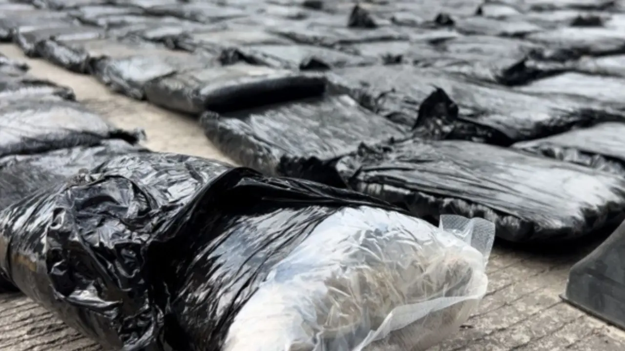 Se accidentó en Kennedy y terminó pillado con 560 kilos de marihuana