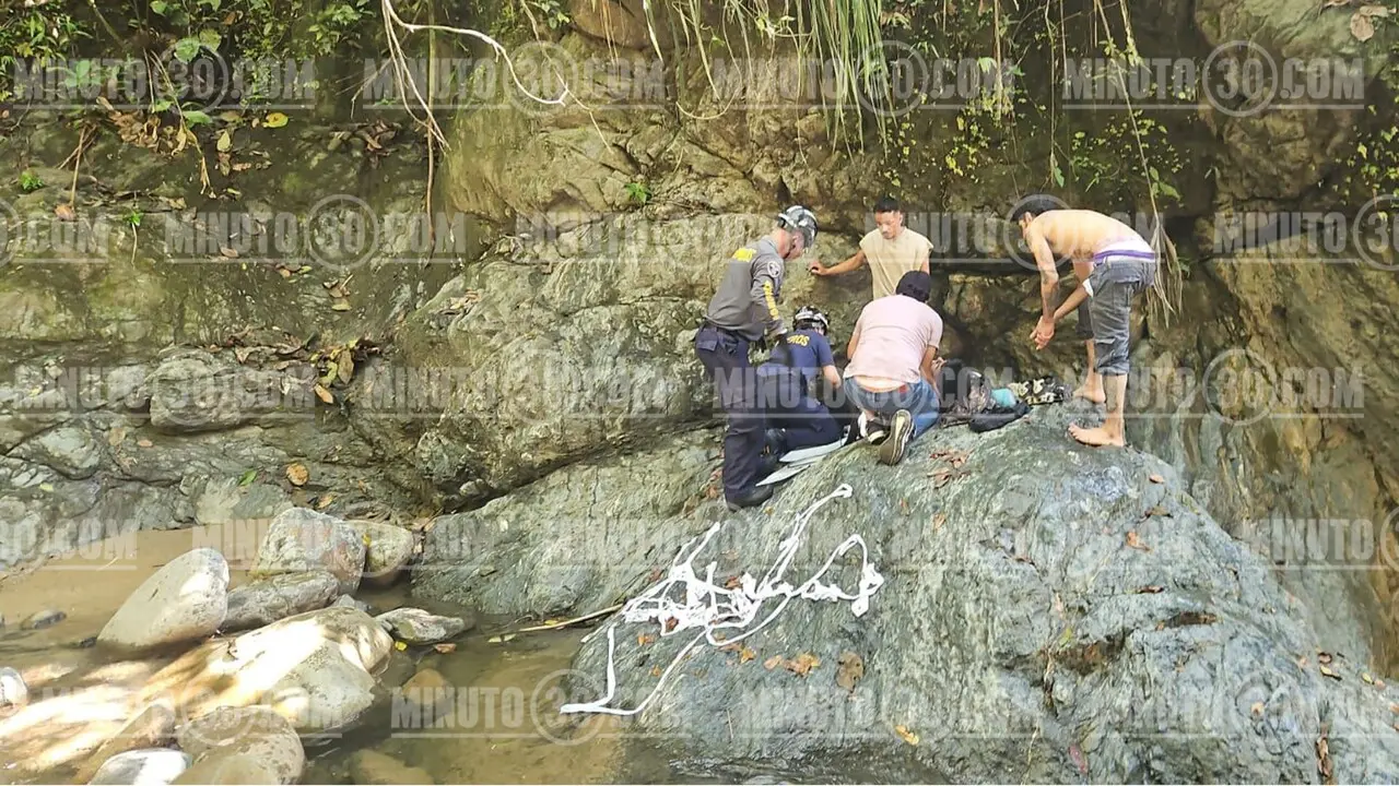 ¡Viajaba de Armenia a Medellín! Motociclista cayó al vacío 13 metros en la Sinifaná y sobrevivió