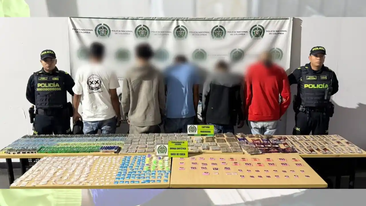 Lanzaron maletas con droga a los techos y helicóptero los pilló: 19 capturados durante operativo en Medellín