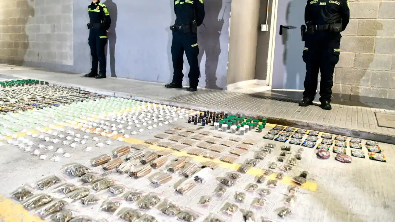 Lanzaron maletas con droga a los techos y helicóptero los pilló: 19 capturados durante operativo en Medellín