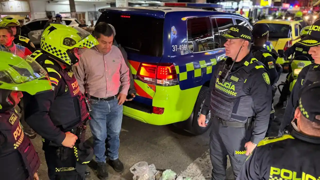 Lanzaron maletas con droga a los techos y helicóptero los pilló: 19 capturados durante operativo en Medellín