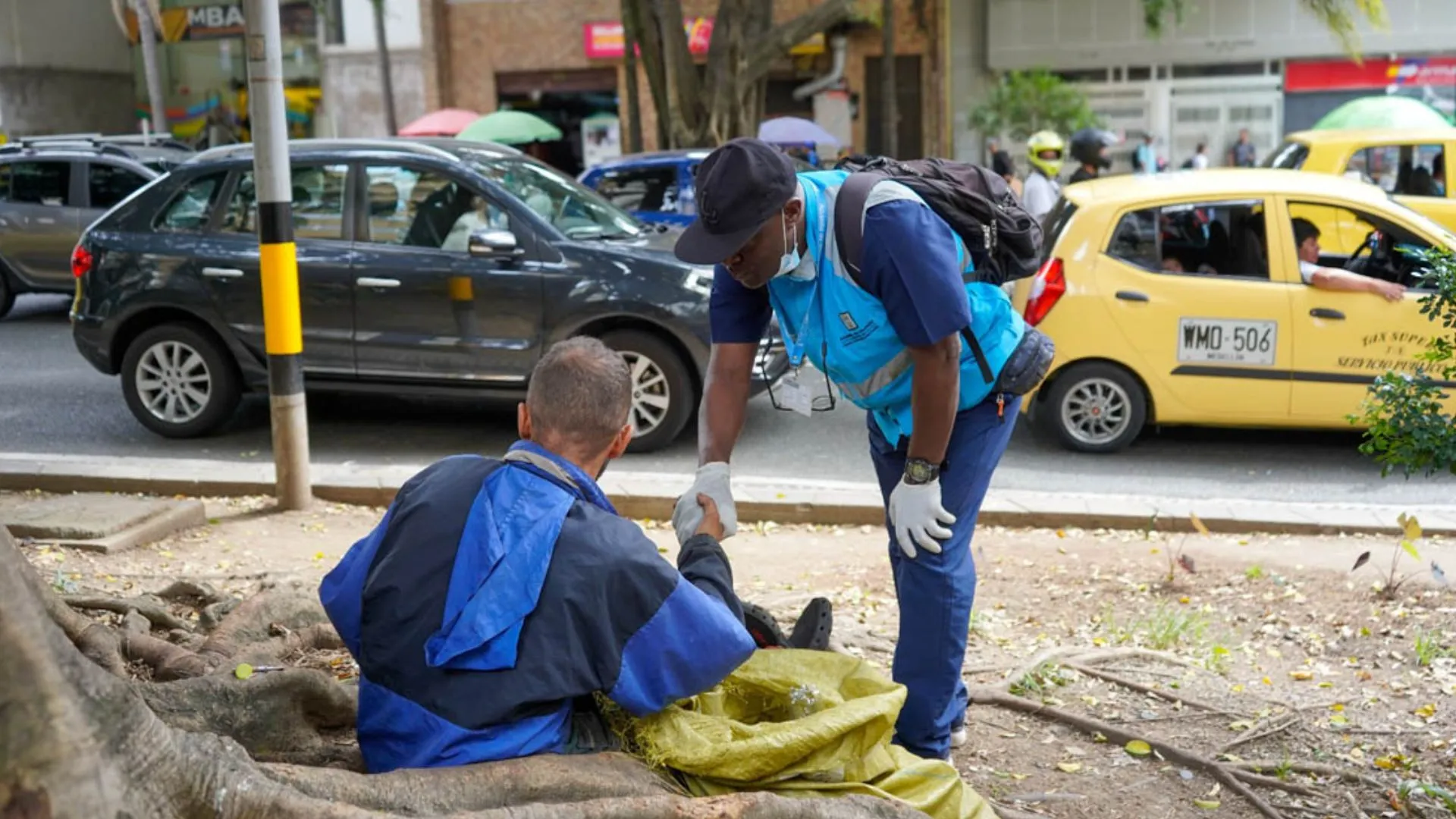 El Centro de Medellín se transforma con limpieza masiva y retorno social de habitantes de calle