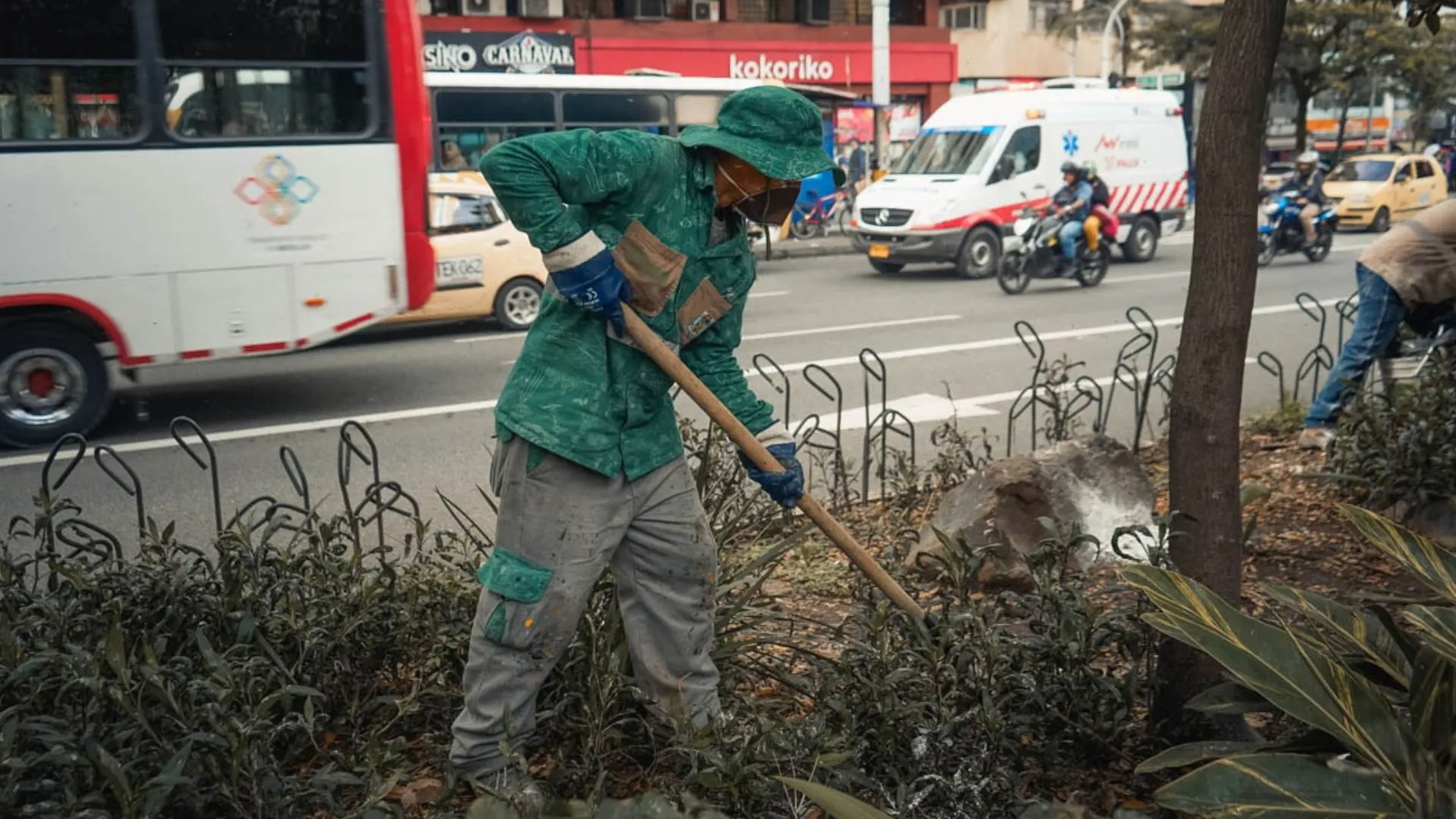 El Centro de Medellín se transforma con limpieza masiva y retorno social de habitantes de calle