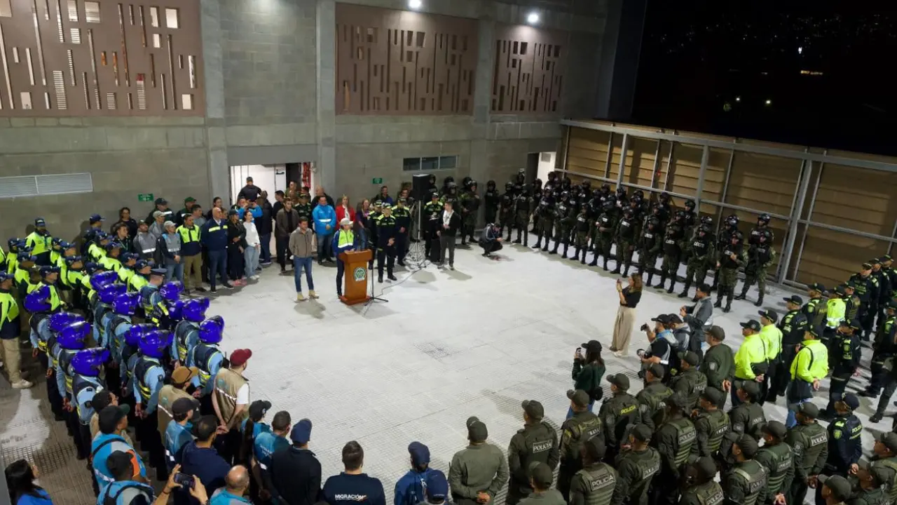 Operativo sorpresa liderado por el alcalde Federico Gutiérrez en el Parque Lleras