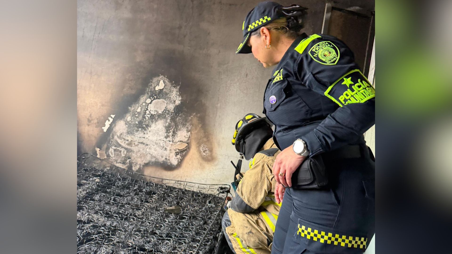 ¡A punta de balde y extintor! Policías evitaron que una casa fuera consumida por las llamas en Kennedy