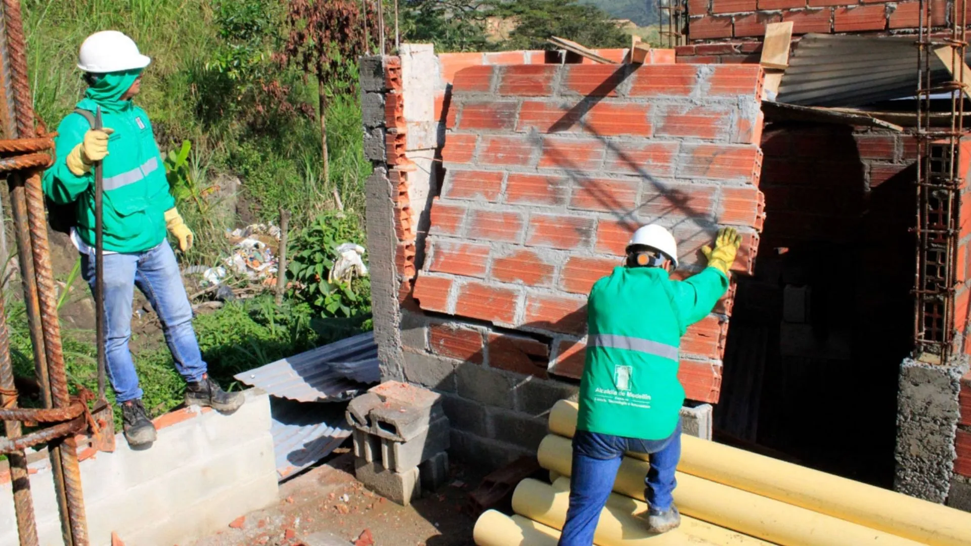 ¡Medellín le puso freno a las invasiones! Durante 2025 se recuperaron más de 50.000 m² de espacio público