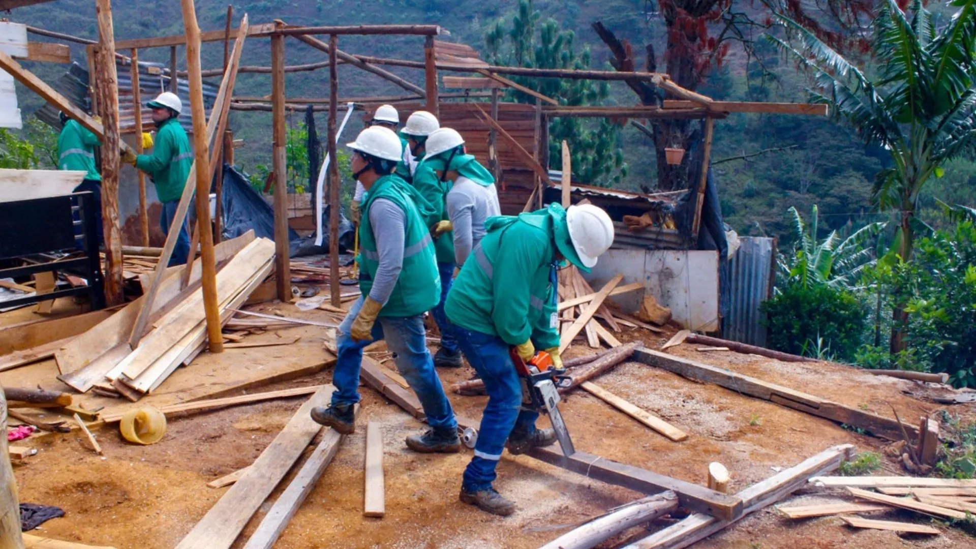 ¡Medellín le puso freno a las invasiones! Durante 2025 se recuperaron más de 50.000 m² de espacio público
