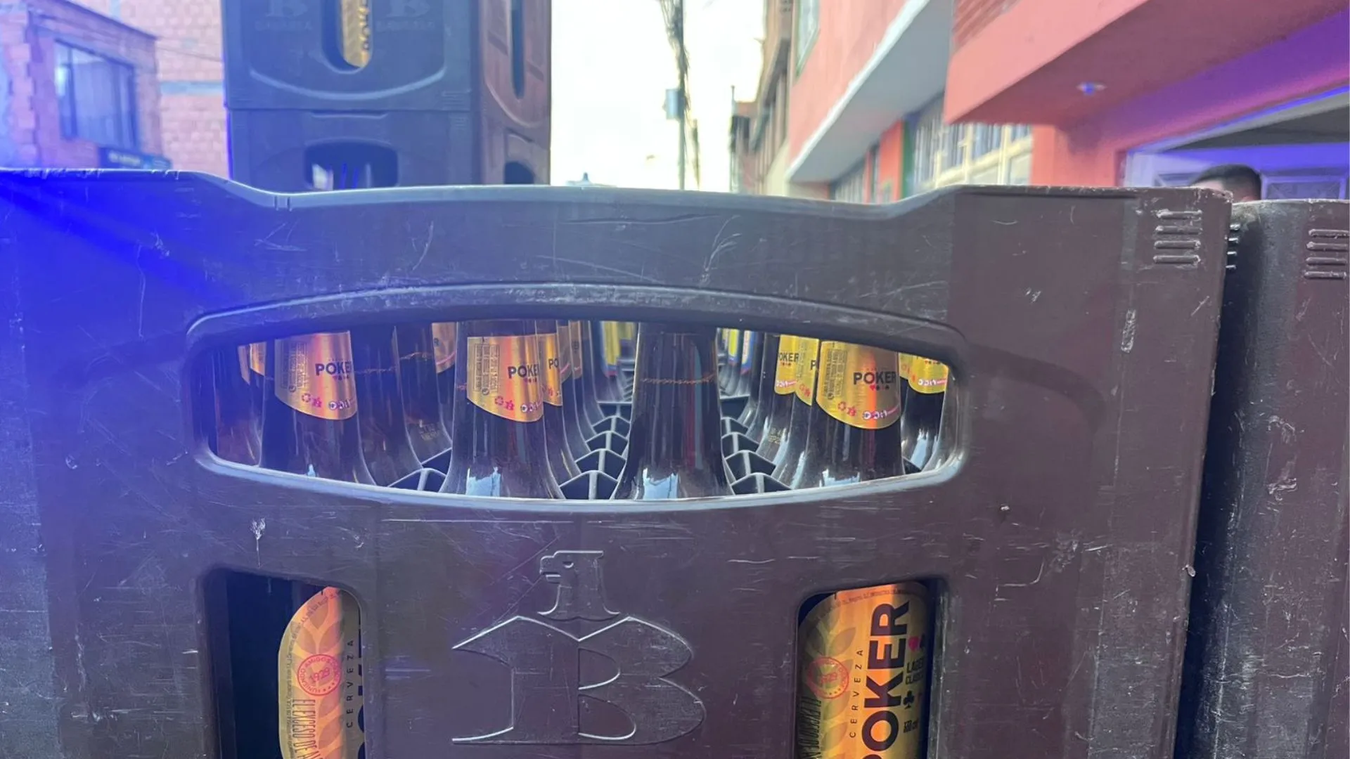 ¡Peligro para la salud! Descubren bodega en Bosa que vendía licor adulterado y cervezas vencidas