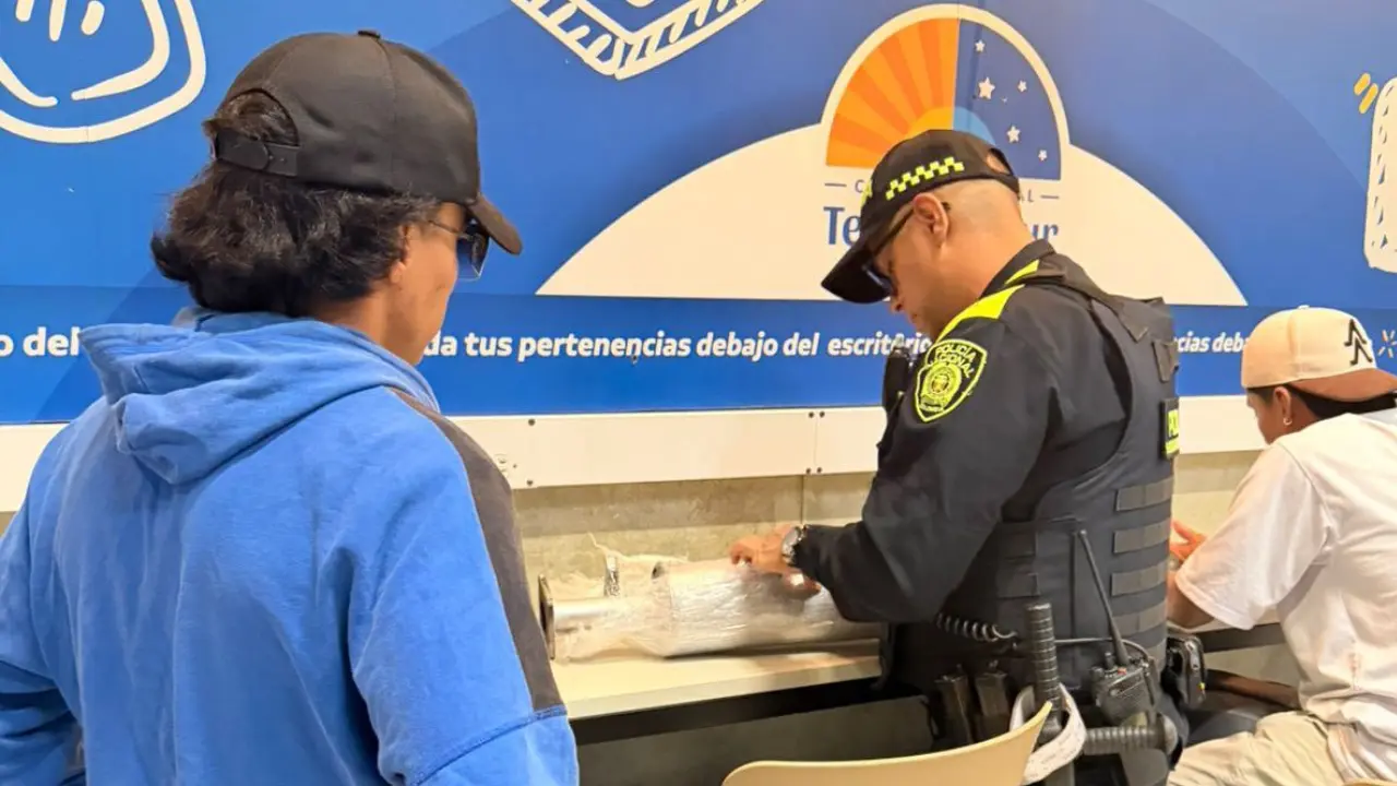 ¡Se le dañó el 'escape'! Lo pillaron en la Terminal del Sur con 800 gramos de base de coca