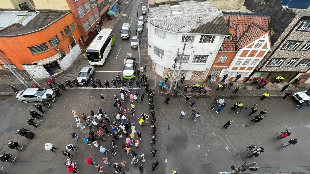 Megaoperativo en el barrio Santa Fe de Bogotá deja cuatro capturados tras atentado con granada