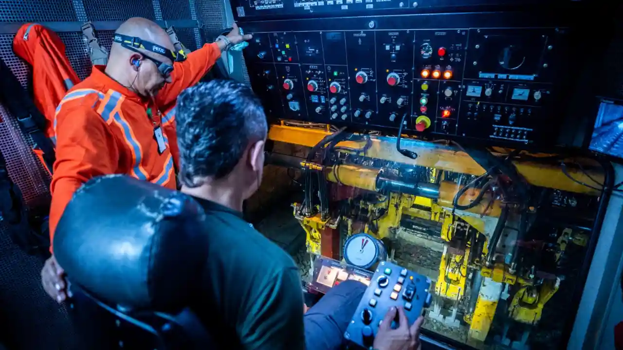 Le meten acero del bueno desde Austria: arrancó cambio de rieles en las líneas de A y B del Metro de Medellín