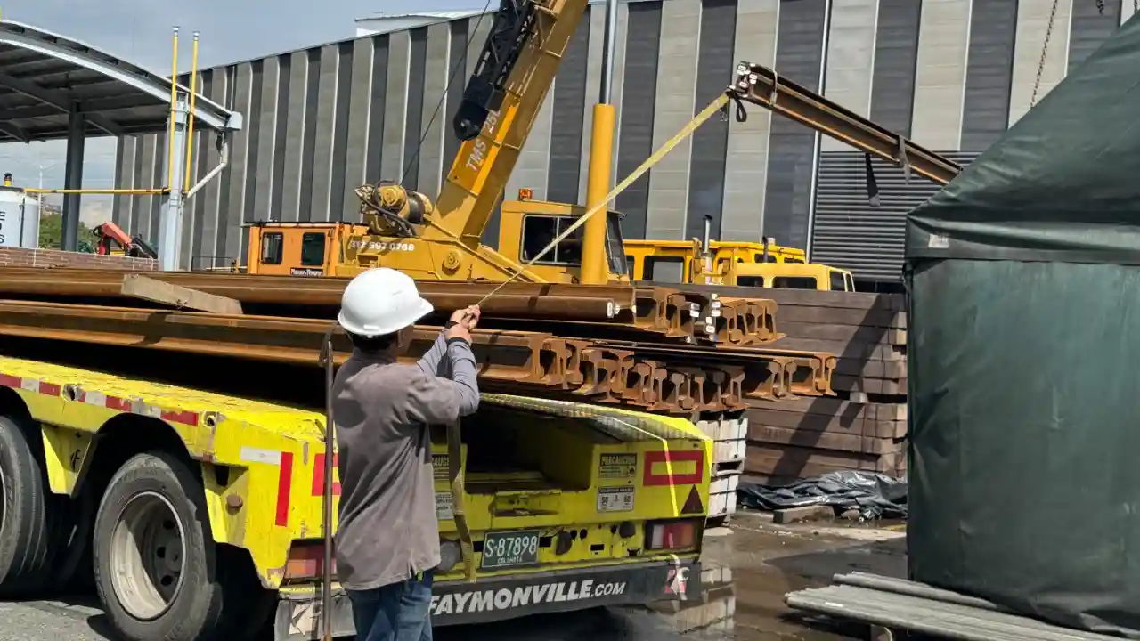 Le meten acero del bueno desde Austria: arrancó cambio de rieles en las líneas de A y B del Metro de Medellín