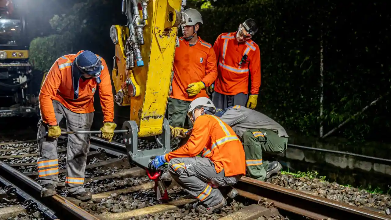 Le meten acero del bueno desde Austria: arrancó cambio de rieles en las líneas de A y B del Metro de Medellín
