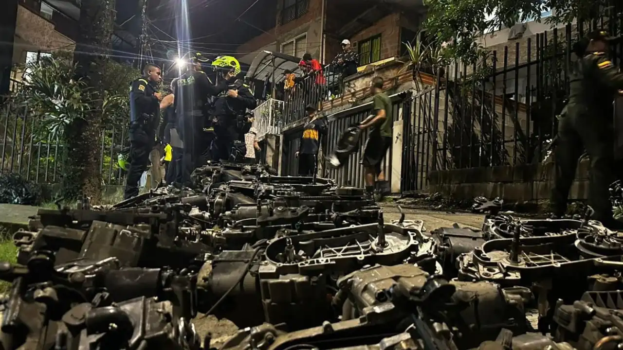 Destapan bodega secreta con más de dos mil autopartes robadas en Medellín