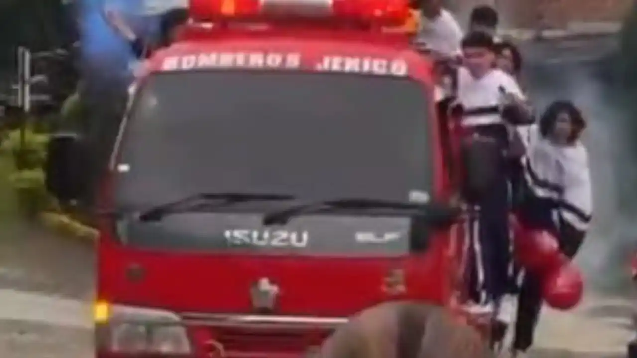 El polémico ‘alquiler’ de un carro de bomberos de Jericó para entrada de estudiantes en Sabaneta