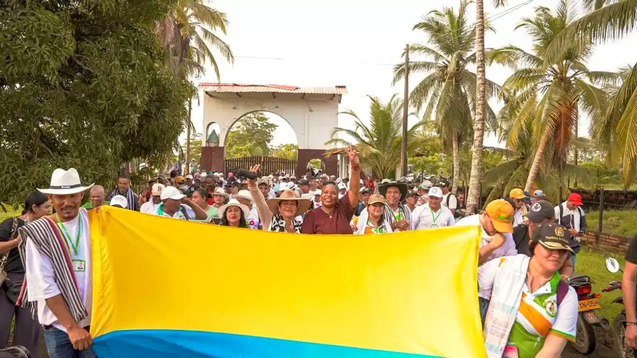 Petro denuncia sabotaje del Clan del Golfo para frenar entrega hacienda a víctimas en Necoclí