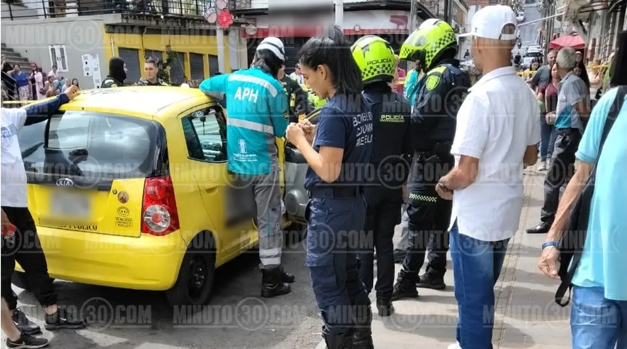El pasajero, al parecer habría alcanzado a pagar la carrera, poco antes de sufrir un infarto que le cosntó la vida