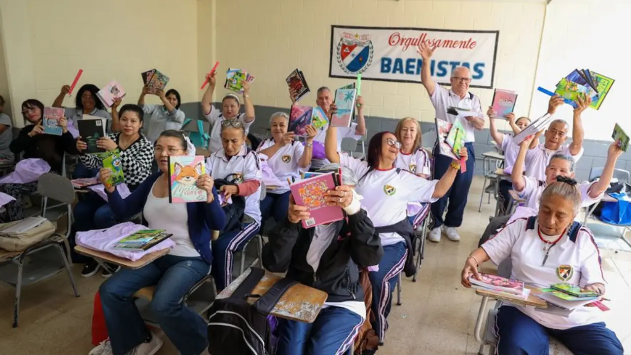 ¡A estudiar se dijo! Bello abre cupos para que los adultos mayores terminen la primaria