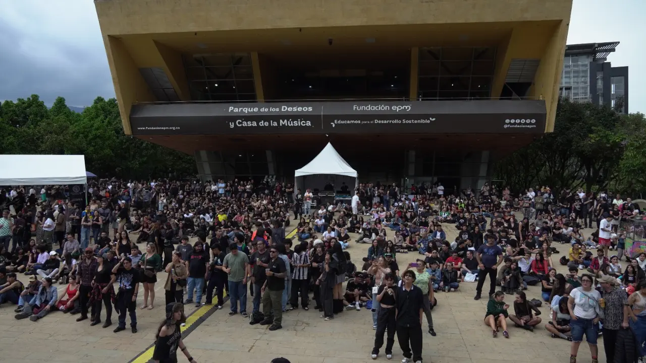 Medellín se llena de arte: la estrategia ‘Caiga Pues’ regresa con programación artística en las comunas