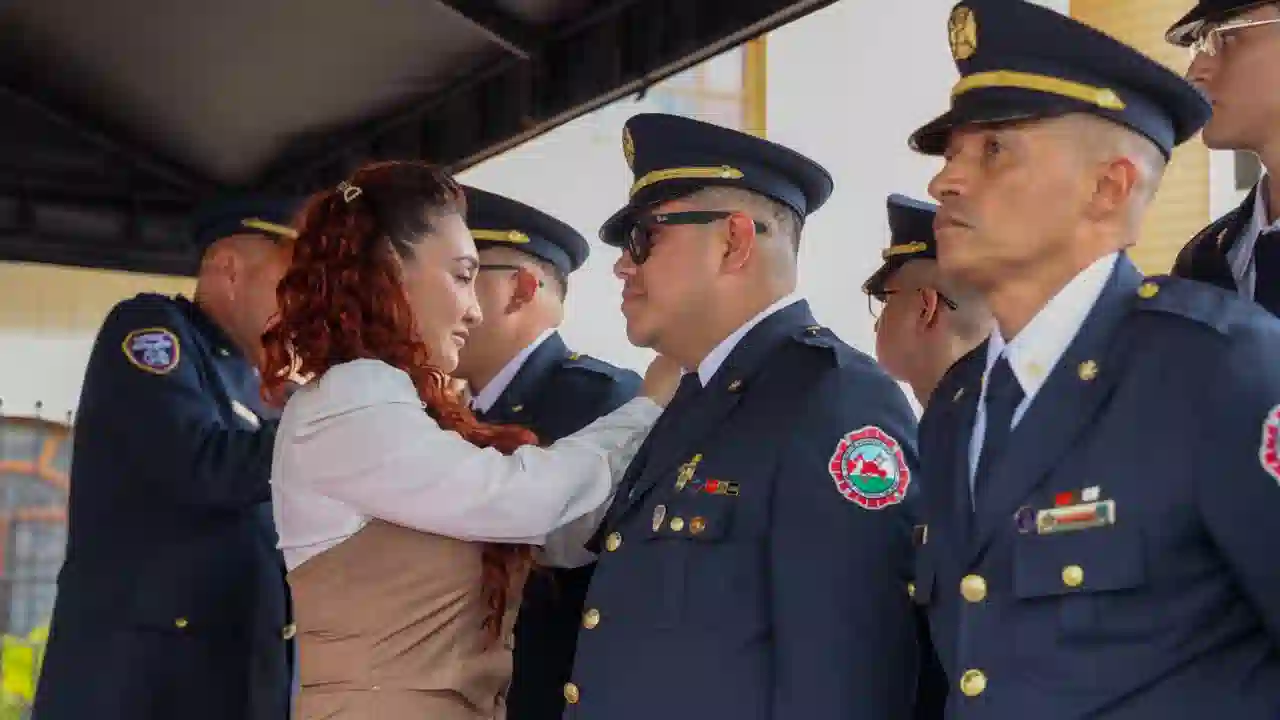 Bello celebró los 30 años de su Cuerpo de Bomberos Voluntarios con emotivo homenaje
