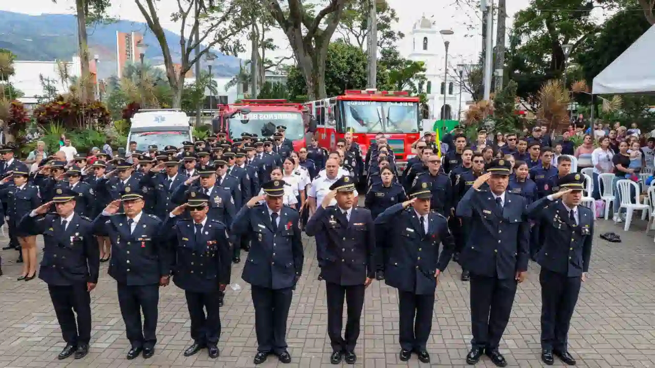 Bello celebró los 30 años de su Cuerpo de Bomberos Voluntarios con emotivo homenaje