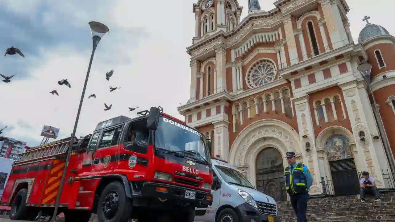 Bello celebró los 30 años de su Cuerpo de Bomberos Voluntarios con emotivo homenaje