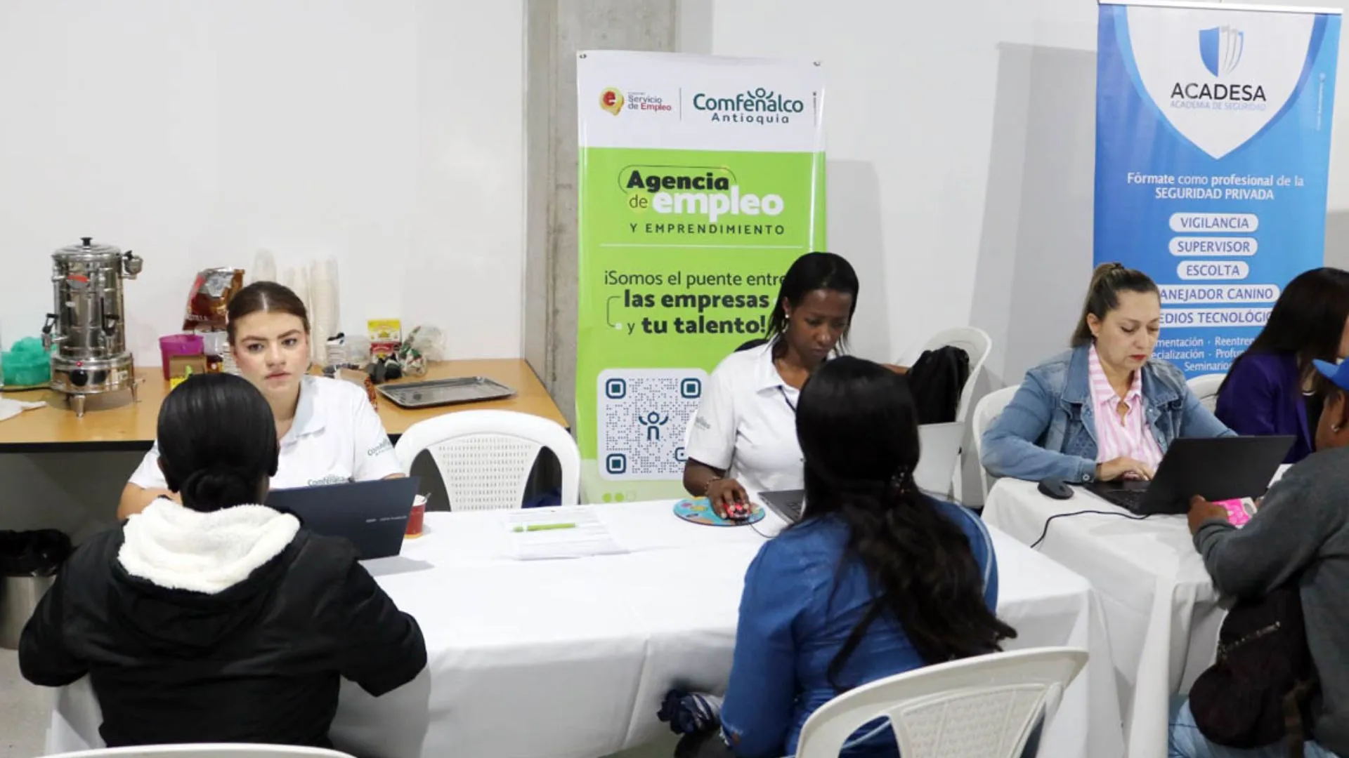 Medellín impulsa la inclusión laboral con una feria de empleo para comunidades étnicas